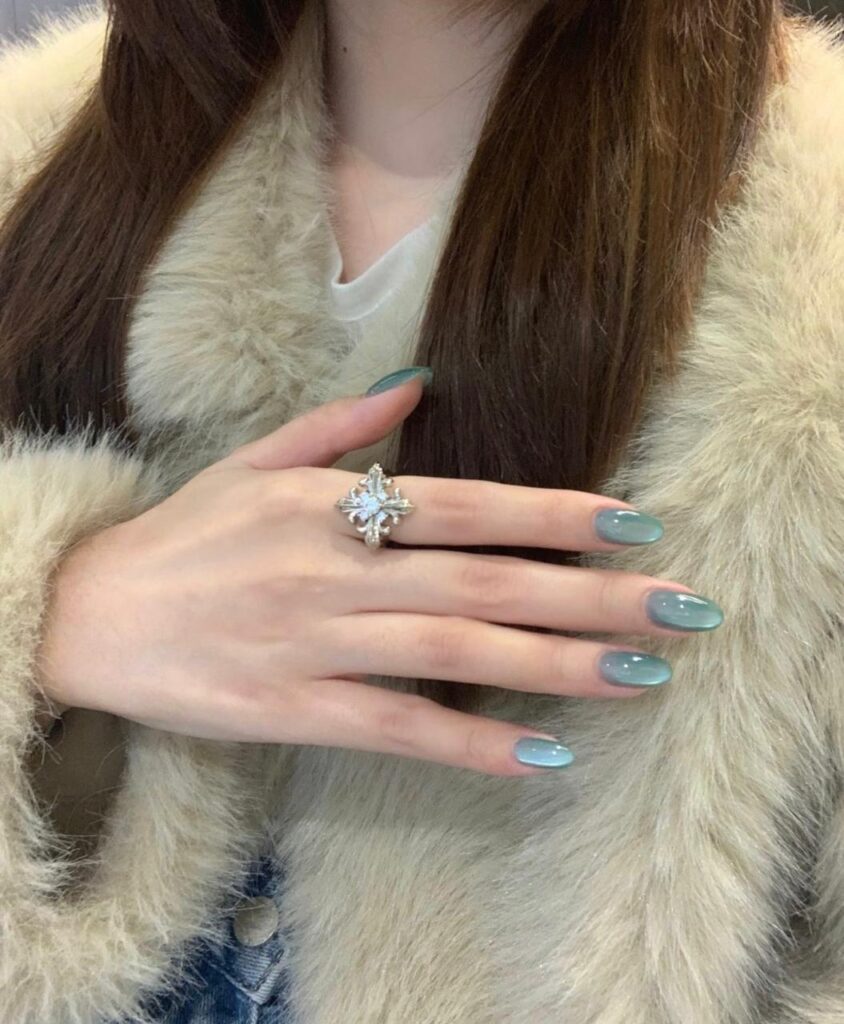 glossy teal nails
