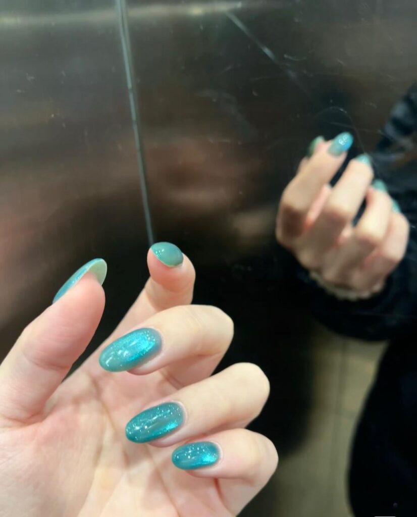 teal nails
