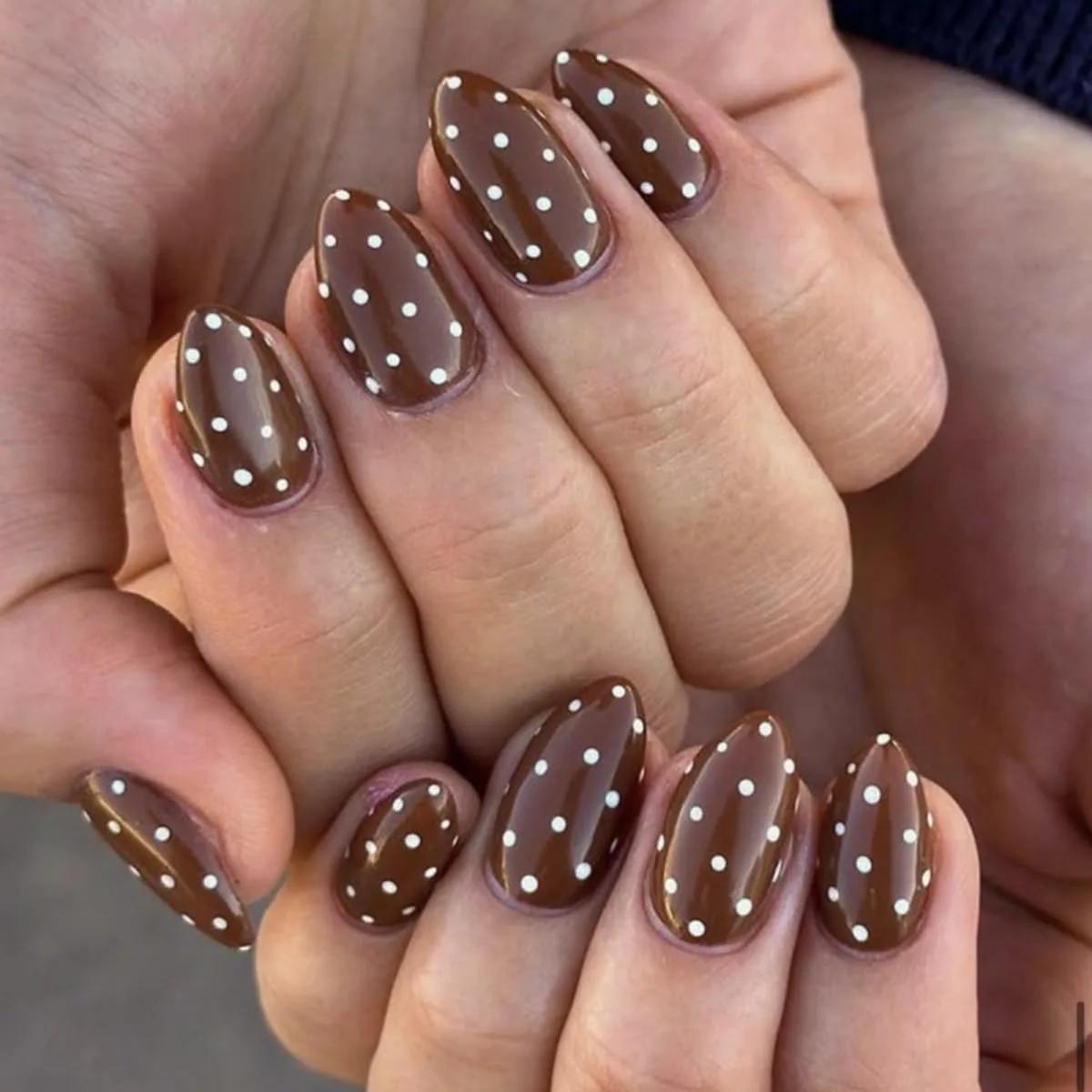 short almond fake nails - image 4