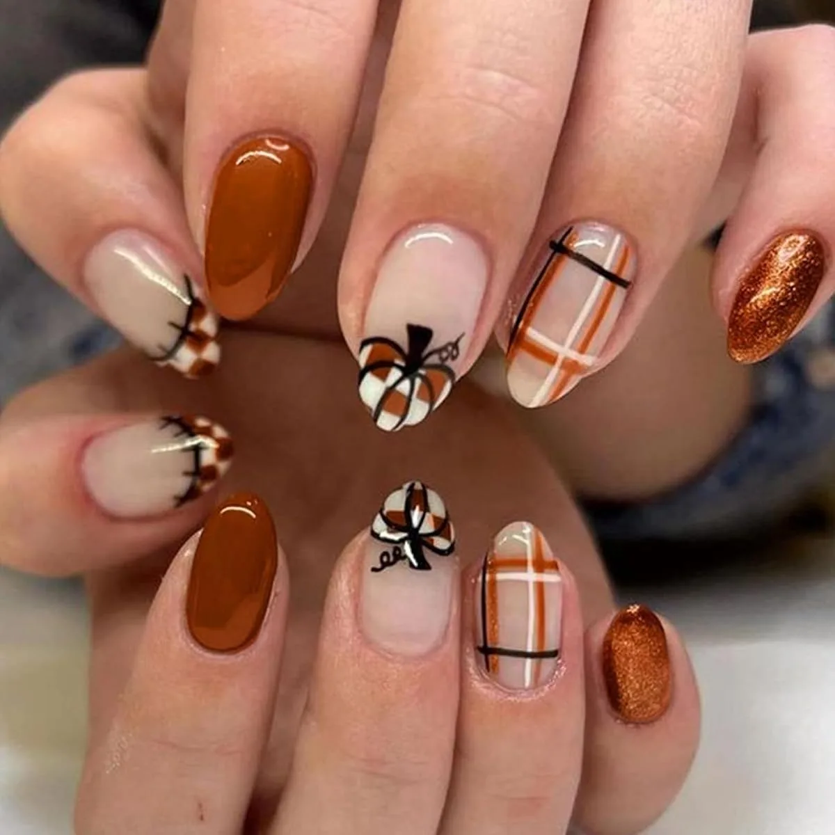 short almond fake nails - image 5